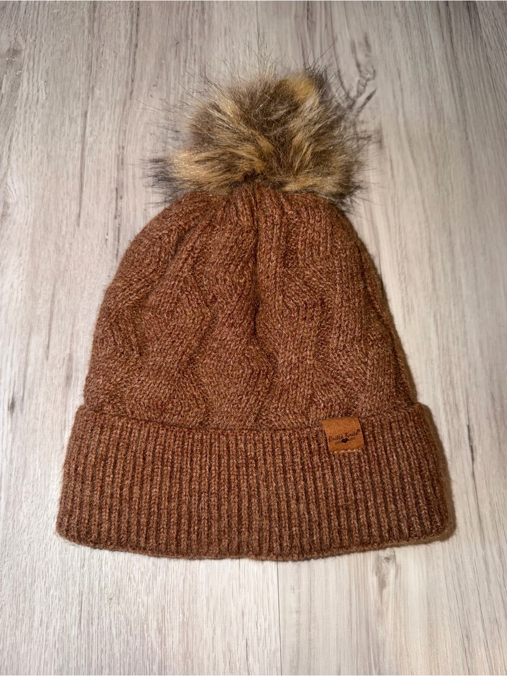 Women’s Knit Pom Beanie in Brown